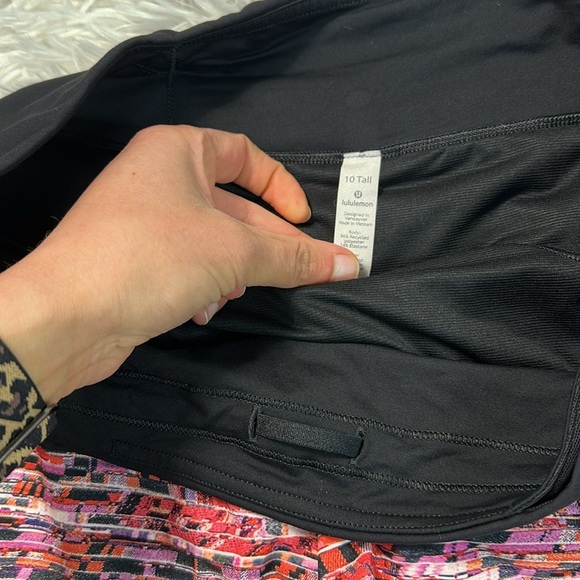 Lululemon Speed Up Short Long *4" Updated Fit Flash Pleat Orange Multi / Black - Picture 2 of 6